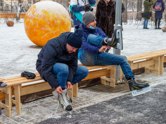 В Челябинске открыто 11 ледовых катков: рассказываем, где можно покататься