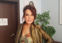 Певицы Азиза заявила, что в далеком прошлом бросила известного актера Александра Абдулова, не подозревая, что тот готов был сделать ей предложение