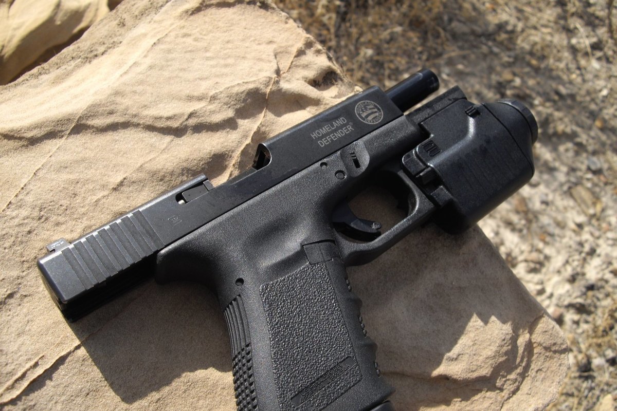 Пистолеты 2023. Самый дешевый пистолет в мире. Glock MCK 2.