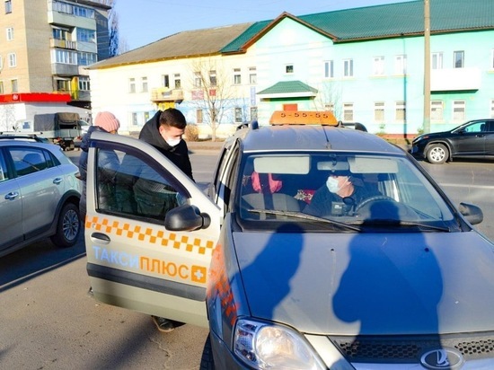 В Мичуринске лекарства нуждающимся развозят на такси