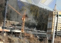 В Чите в районе Соснового бора загорелась будка подъемного крана на стройке