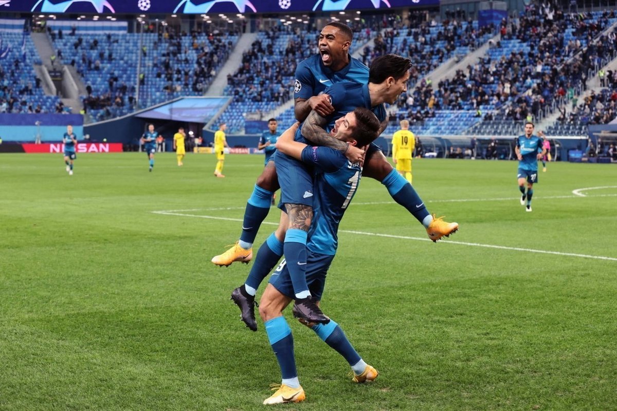 В среду закончился групповой этап Лиги Чемпионов, по итогу которого все три российских клуба не смогли выйти в плей-офф