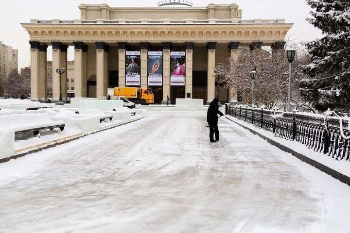 Каток возле оперного театра новосибирск
