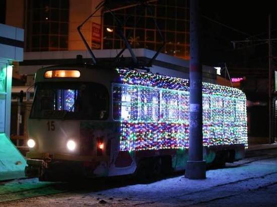 "Новогодний трамвай" выехал на улицы курортного Пятигорска