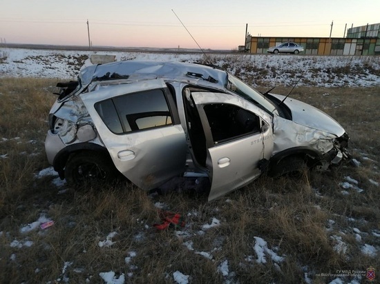 На трассе в Жирновском районе погиб водитель перевернувшейся Renault