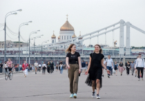 Большинство жителей России (64 процента) отнесли себя к социальным слоям со средним достатком