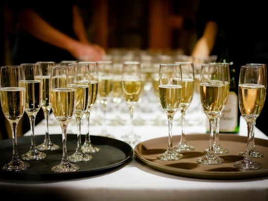 В Минздраве назвали оптимальную дозу шампанского на новый год