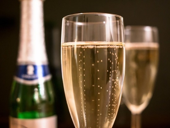 Сколько шампанского разрешил выпить Минздрав новосибирцам в новогоднюю ночь