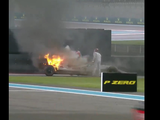 Автомобиль Кими Райкконена сгорел во время тренировки на Формуле-1