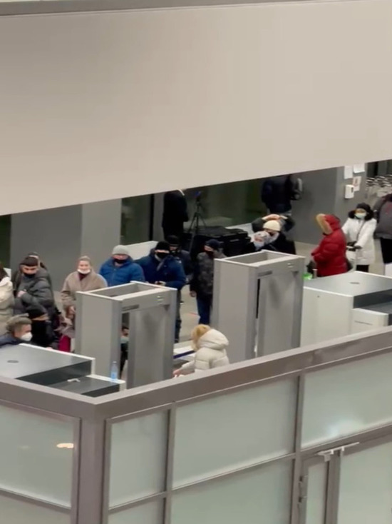 Челябинцы пожаловались на очереди в аэропорту города