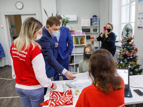 Владимир Нетёсов встретился с добровольцами областного волонтерского центра