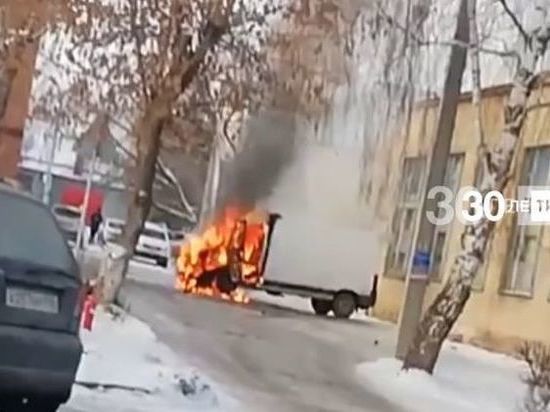 В Альметьевске у грузовика в пути взорвалось колесо и вспыхнул мотор