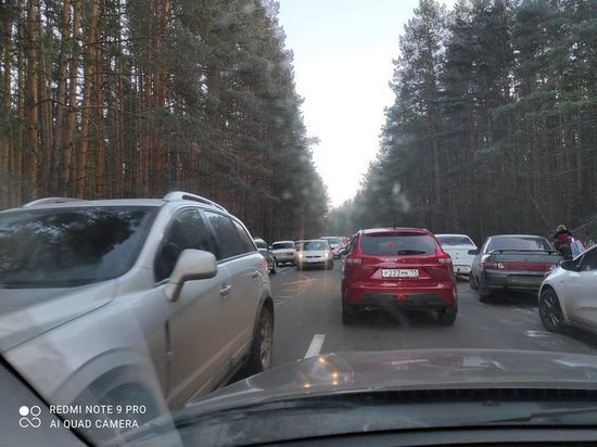 В Ярославле любители активного отдыха поставили в пробку пригородную трассу