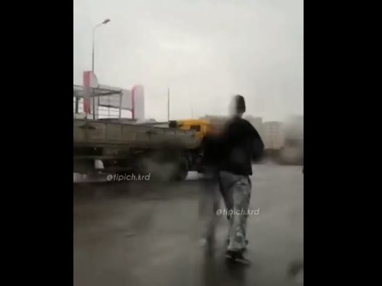 В Краснодаре водители устроили потасовку из-за долгого выбора булочек
