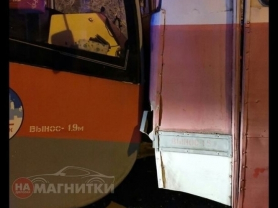 Девять человек пострадали при столкновении трамваев в Магнитогорске