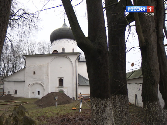 В Мирожском монастыре Пскова нашли фундаменты неизвестных построек