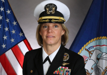 Женщина-капитан Эми Бауэрншмидт с 2022 года будет командовать атомным авианосцем США USS Abraham Lincoln