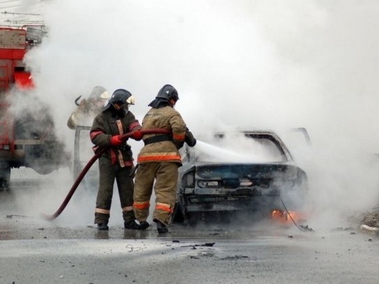 В Иванове автомобиль загорелся среди белого дня