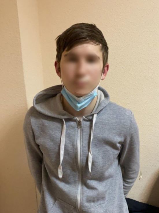 Двое пьяных юношей из Уфы разбили остановку и обокрали магазин