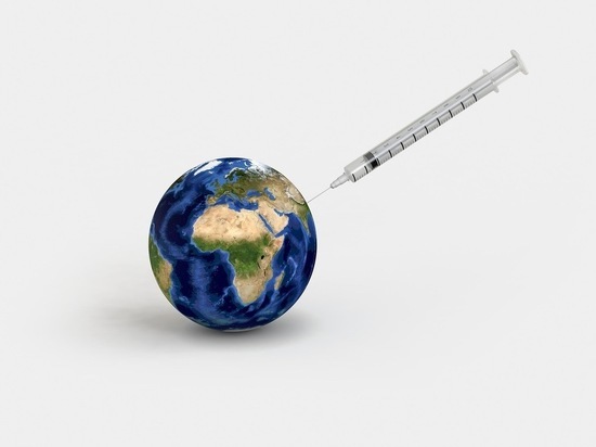 Доктор Мясников сомневается в способности вакцины остановить пандемию covid
