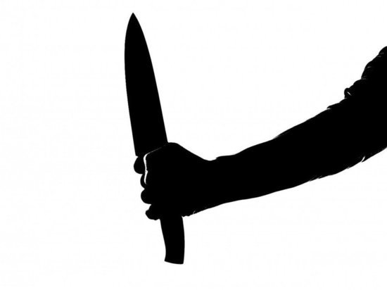 Житель Колымы 8 раз ударил друга детства ножом и скинул тело в канаву