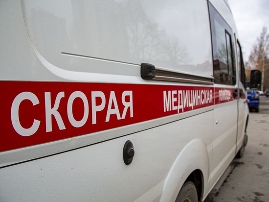 Врача скорой помощи избил житель Новосибирска за отказ надеть бахилы