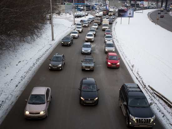 Ограничения для автомобилей могут ввести в Новосибирске во время «режима черного неба»