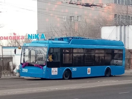 Троллейбус в Чите высадил пассажиров из-за конденсата в компрессоре