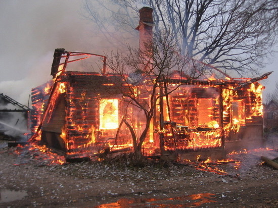 Частный дом сгорел в дачном поселке Читинского района