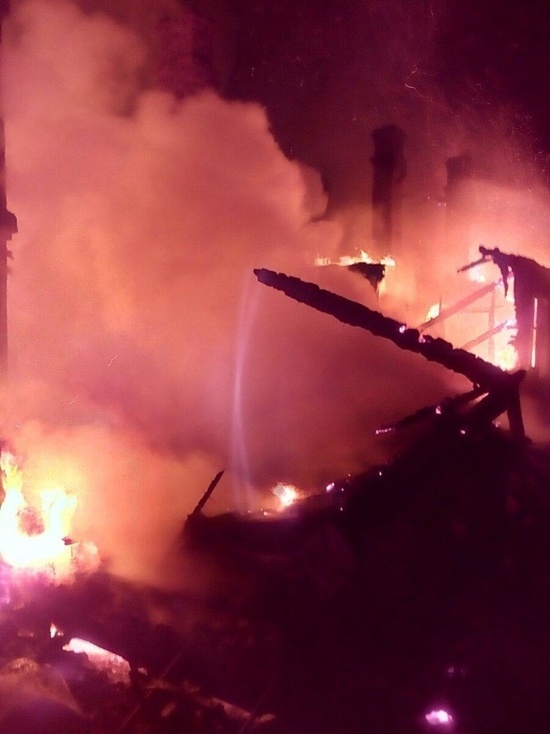 В Ивановской области из-за ночного пожара семья осталась без крова