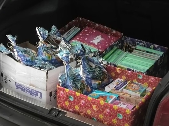 В Енакиево воспитанникам социального центра вручили подарки