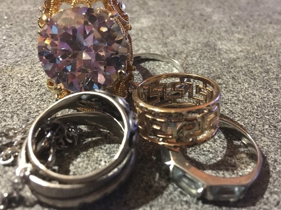 Из дома смолянина исчезли его знакомый и все золотые украшения