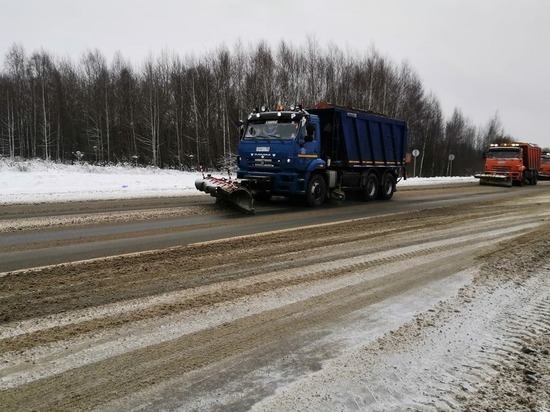 В районах Нижегородской области снег убирают 725 коммунальных машин