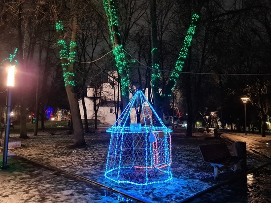 Новогодние инсталляции появились в Пскове