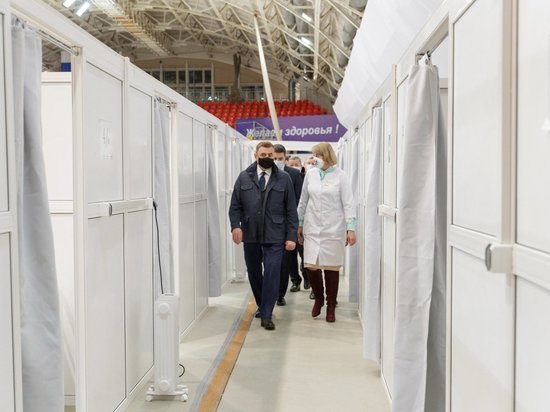 Алексей Дюмин проверил готовность госпиталя в манеже «Арсенала»