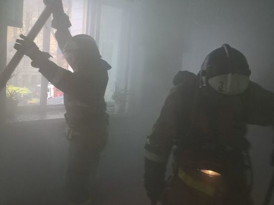 Пожарные спасли из горящего дома двоих человек в Забайкалье
