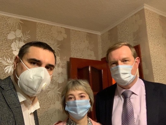 Хубезов встретился с семьей рязанца, пожаловавшегося на отсутствие бесплатных лекарств от COVID-19 Пyтину