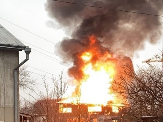 В Ростовской области сгорел частный дом