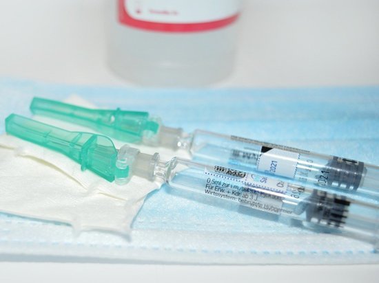 Германия: Шпан предлагает распределить вакцину по трём приоритетным группам