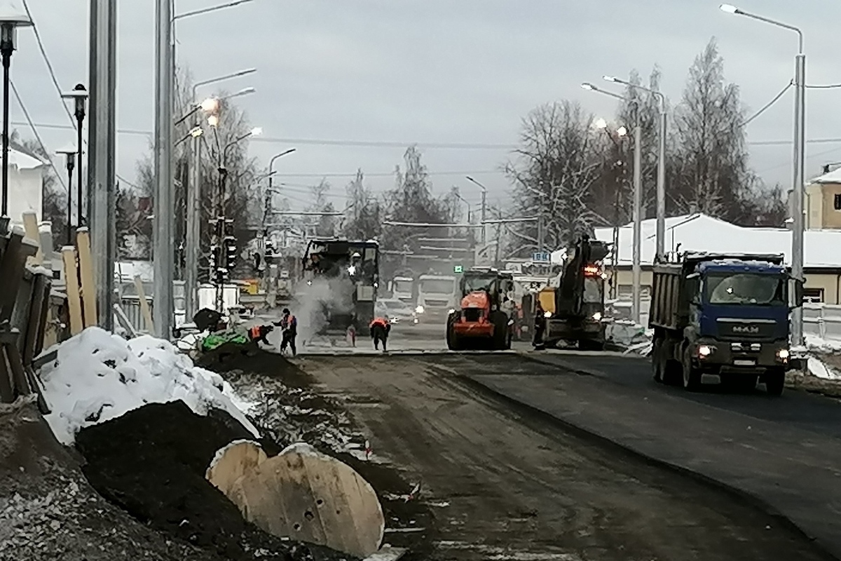 Закрытый мост на ул.Кирова в Петрозаводске начали асфальтировать - МК  Карелия