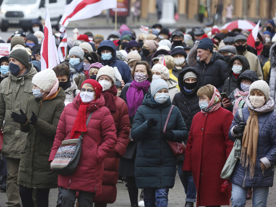 Белорусские силовики нагнали тракторов в центр Минска из-за акции оппозиции