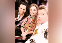 Певец Николай Басков выложил в сториз своего Instagram видео с одного застолья, где он запечатлел себя с Наташей Королевой и Александрой Реввой