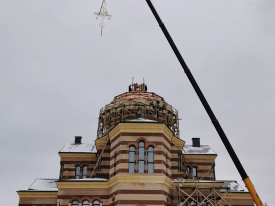 На строящемся храме в Московском районе Рязани установили крест