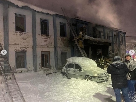 Сгорел аварийный дом: власти прокомментировали пожар в жилой двухэтажке в Тарко-Сале