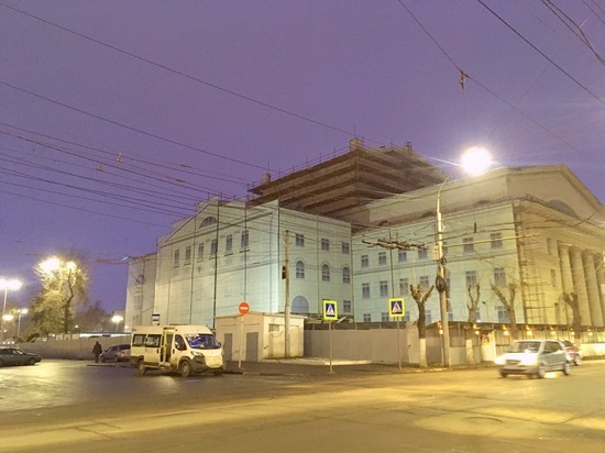 Саратовский театр оперы и балета изобразили на гигантском холсте
