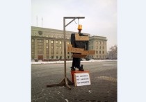 На площади у здания иркутского правительства активисты установили виселицу