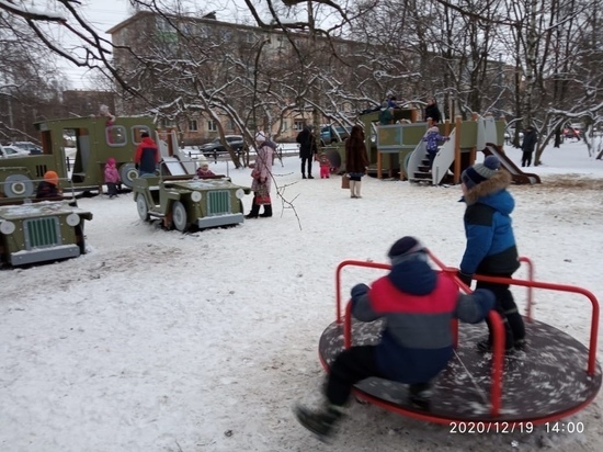 Детская площадка в военном стиле появилась в Петрозаводске