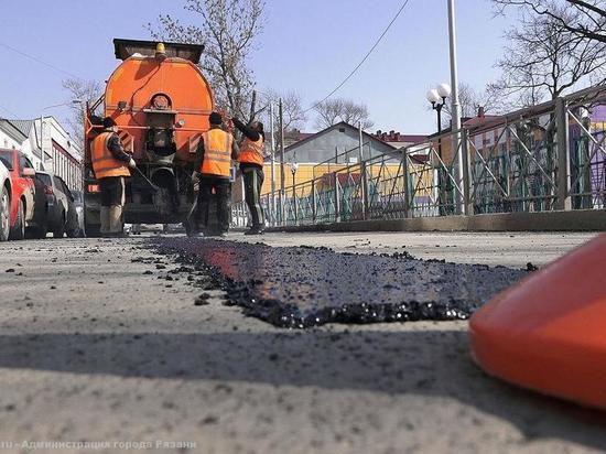 В Рязани на десяти улицах заделали ямы на дорогах