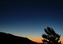 Вечером 21 декабря на небе можно было увидеть так называемую «Вифлеемскую звезду» - оптическое явление, вызванное сближением Юпитера и Сатурна