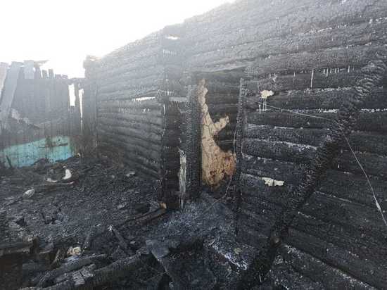В Зауралье сгорел хозяин дома из-за курения в постели